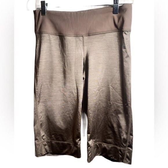 Lululemon green Wide Leg clam digger casual lightweight silky yoga Crop shorts 6 - Picture 2 of 3